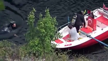 Otomobil Kızılırmak'a uçtu: Anne ile minik çocuğu boğularak öldü!