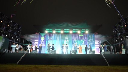 낮엔 역사 투어·밤엔 공연...빛으로 물든 경주 / YTN