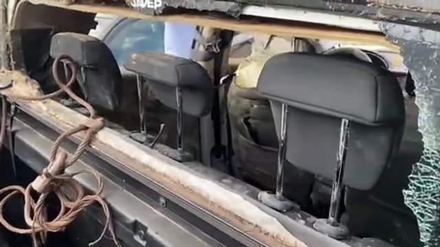 Imagens mostram estado da caminhonete após ser desenterrada em Icaraíma