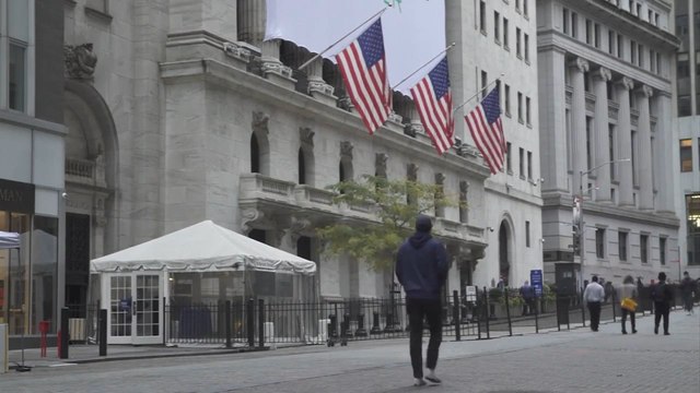 Un tribunal de apelaciones avala decisión de Trump de revocar permisos migratorios temporales