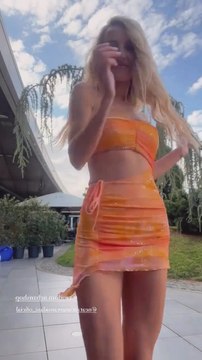 Flavia Mihasan - 07-13.09.2023 \Seara, în living, pe sofa, citind. \ În bucătărie, machiaj, selfie. \ Super Neatza de Weekend, Promenada Mall. Ţâţe cu silicoane, goale, stoarse şi stafidite, craci zbârciţi şi uscaţi. În Q3, revenind acasă.