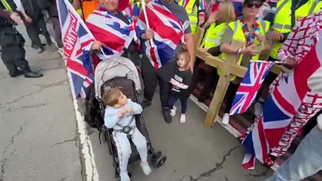 Migration Londre : 🏴🇬🇧 'Sauvons nos enfants'