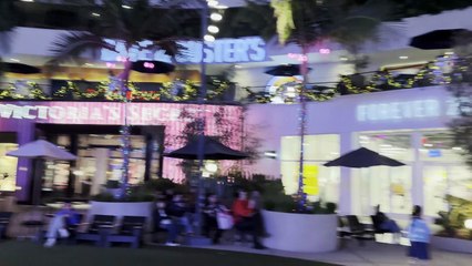 Live Christmas Music Performance at Ovation Hollywood | Walk of Fame Holiday Show 🎄🎶