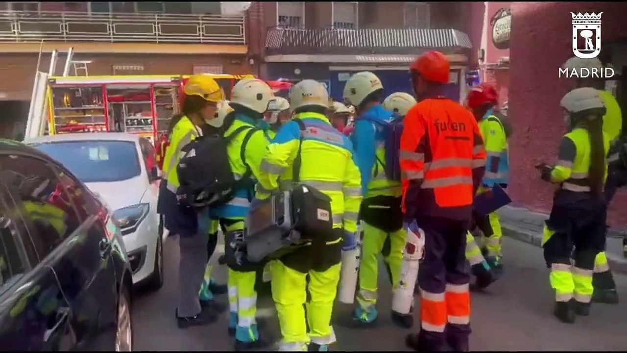 Trabajo de Emergencias Madrid tras una explosión en un local del barrio de Vallecas