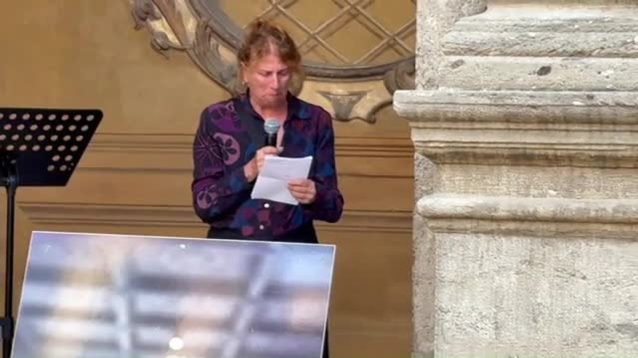 Stefano Benni, le lacrime di Angela Finocchiaro: «Grazie di avermi portato nel tuo mondo»