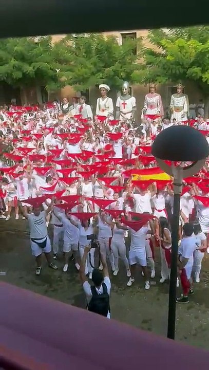 Fitero comienza sus fiestas al son del himno de España y gritando "Pedro Sánchez, hijo de puta"