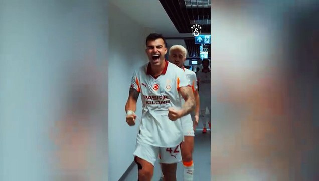 Galatasaray galibiyeti kutladı! Uğurcan Çakır'a özel karşılama...