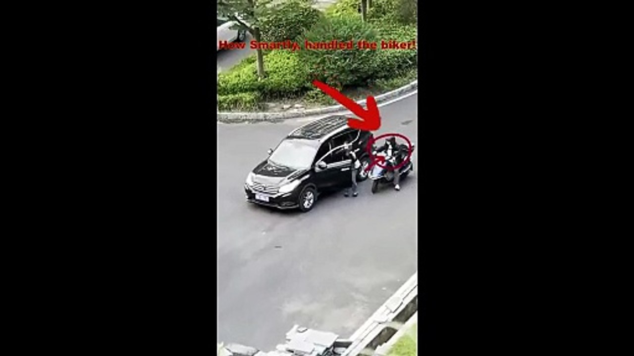 Trap of Courage !How smartly handled the biker