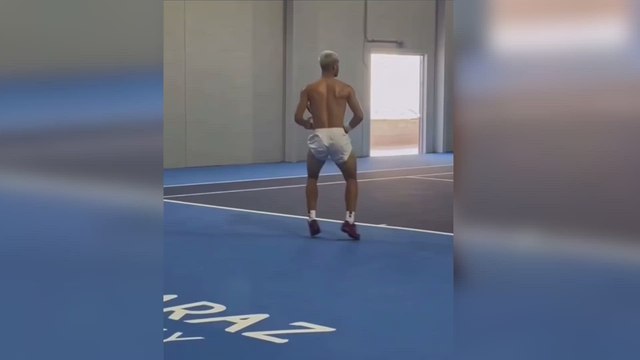 CARLOS ALCARAZ ESTÁ DE VUELTA tras el US OPEN: NUEVO LOOK y Nº1