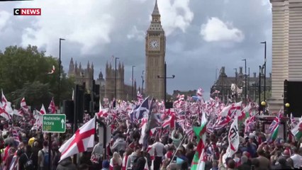 Royaume-Uni : plus de 110.000 personnes réunies à Londres à l'appel du militant d'extrême droite Tommy Robinson