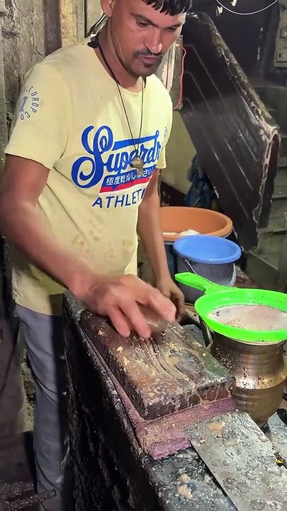 Famous Danny Bhai Chaiwala of Kolkata - Indian Street Food