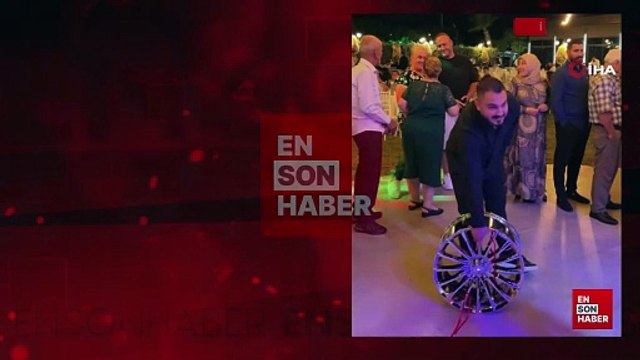 İzmir'de düğünde gelin ve damada jant hediye edildi