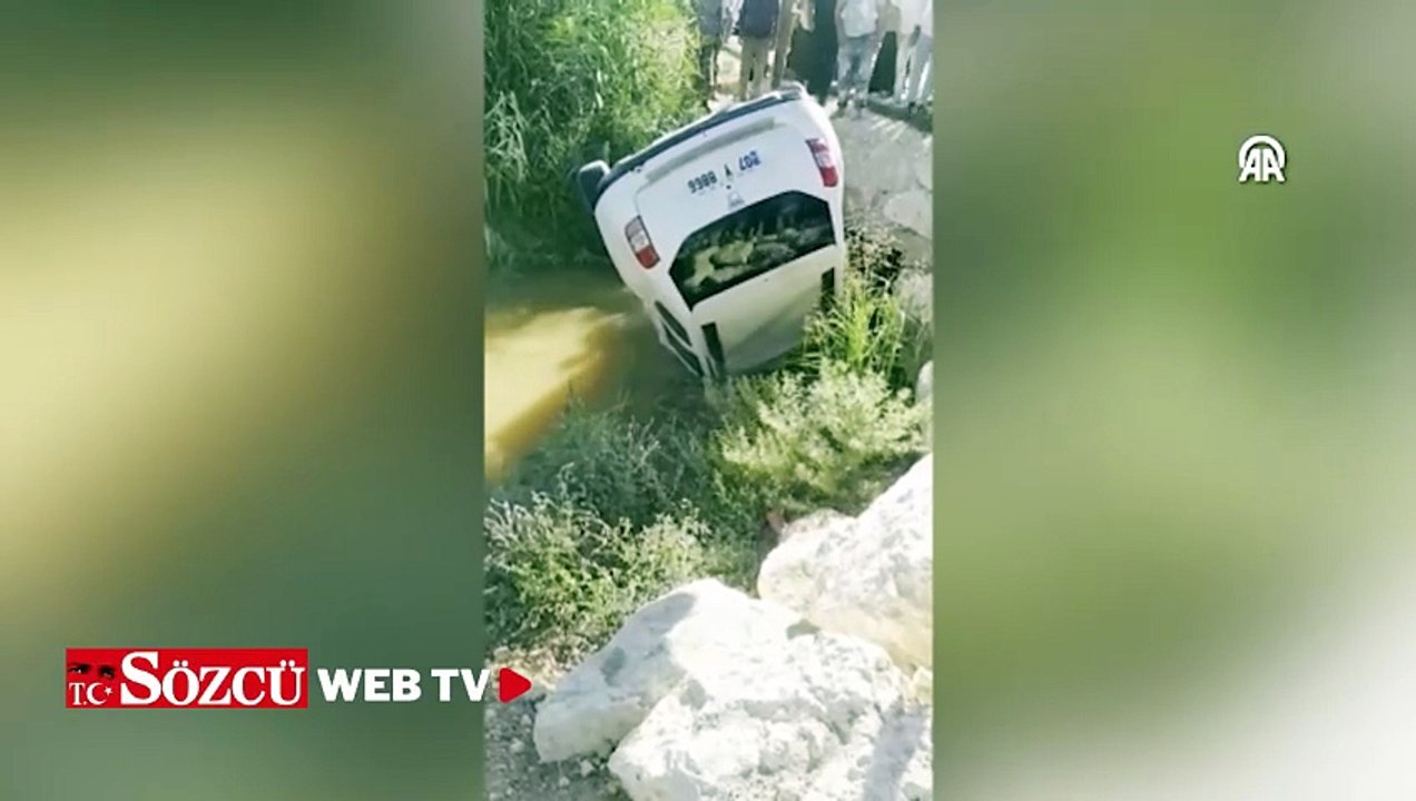 Kanala devrilen otomobildeki baba ile oğlu öldü