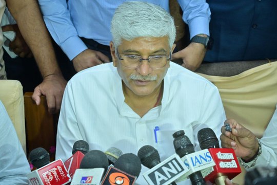 भारत-पाकिस्तान मैच पर केंद्रीय मंत्री शेखावत का बड़ा बयान, बोले- खेल को खेल भावना से खेला जाना चाहिए