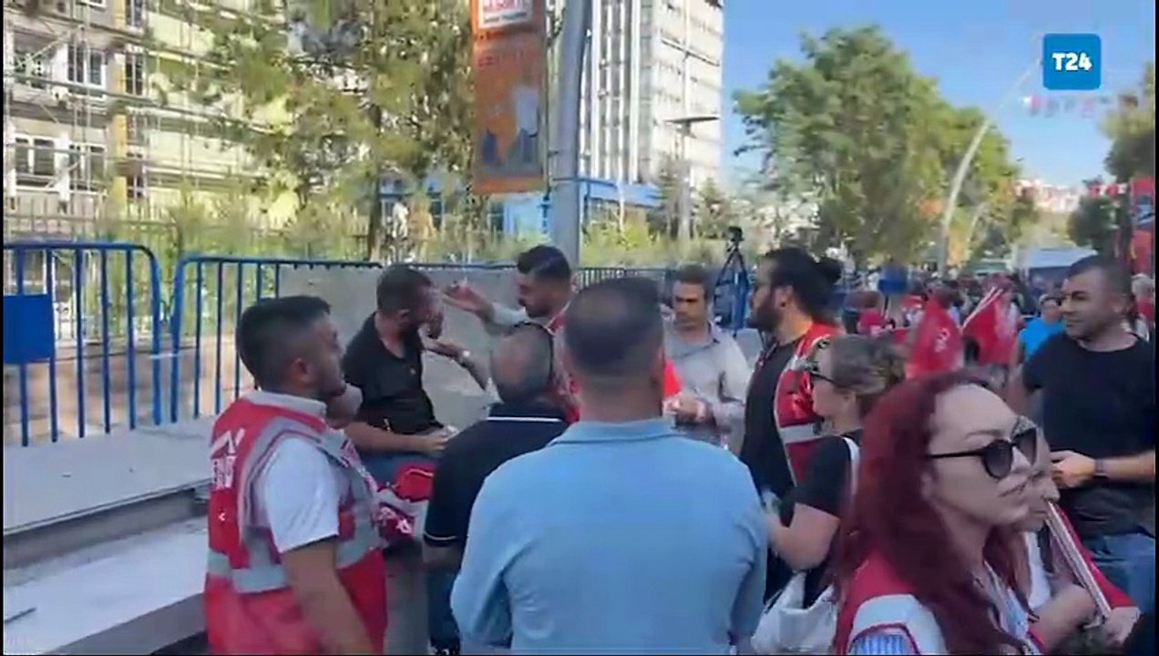 CHP’nin "Vesayet Değil Siyaset! Kayyıma, Darbey...