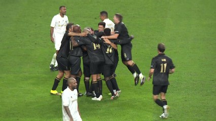 '배 나온' 루니 선제골·박주호 역전 결승골...전설들의 축구 축제 / YTN