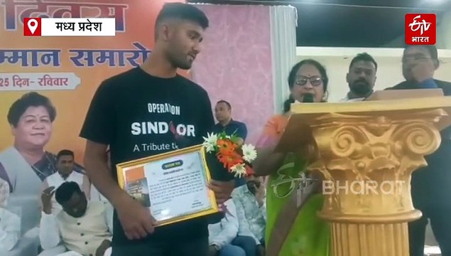 छिंदवाड़ा के आदर्श शर्मा किया कमाल, ऑपरेशन सिंदूर की सफलता पर अफ्रीका की सबसे ऊंची चोटी पर फहराया तिरंगा