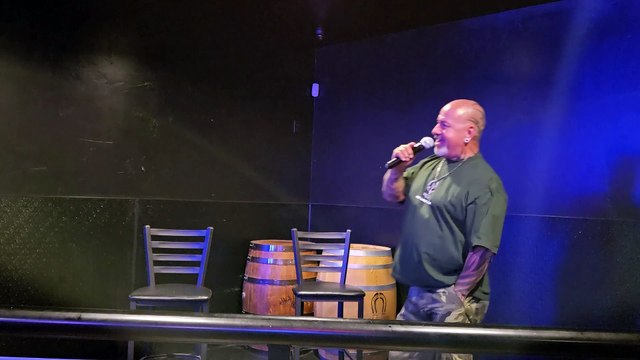 THE OFFSPRING - PRETTY FLY (FOR A WHITE GUY) PERFORMED LIVE AT THE WESTERNER