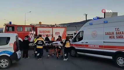 Sivas’ta fındık işçilerini taşıyan minibüs ile otomobil çarpıştı: 15 yaralı