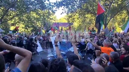 Máxima tensión en el Paseo del Prado: barricadas de vallas y cargas policiales