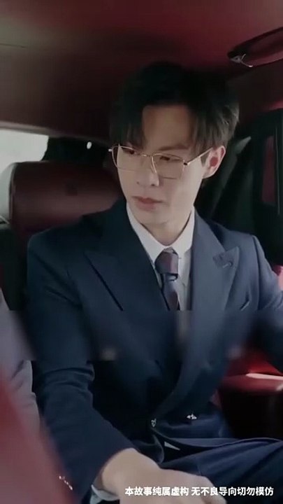 The Mob Boss unintentionally helped a young beggar