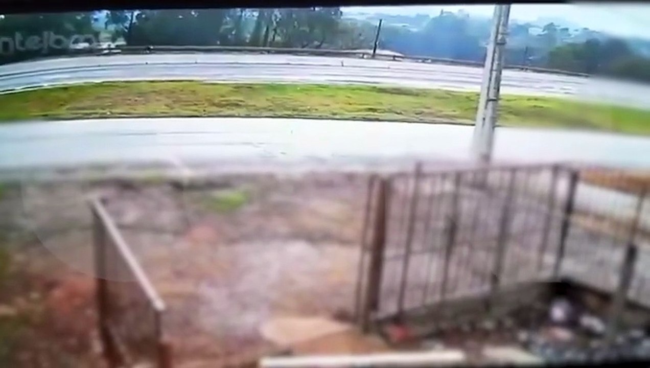 Imagens fortes! Câmera registra acidente que vitimou ciclista na PRc-467 em Cascavel