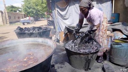 Mali: Crafting bazin with cleaner dyeing practices