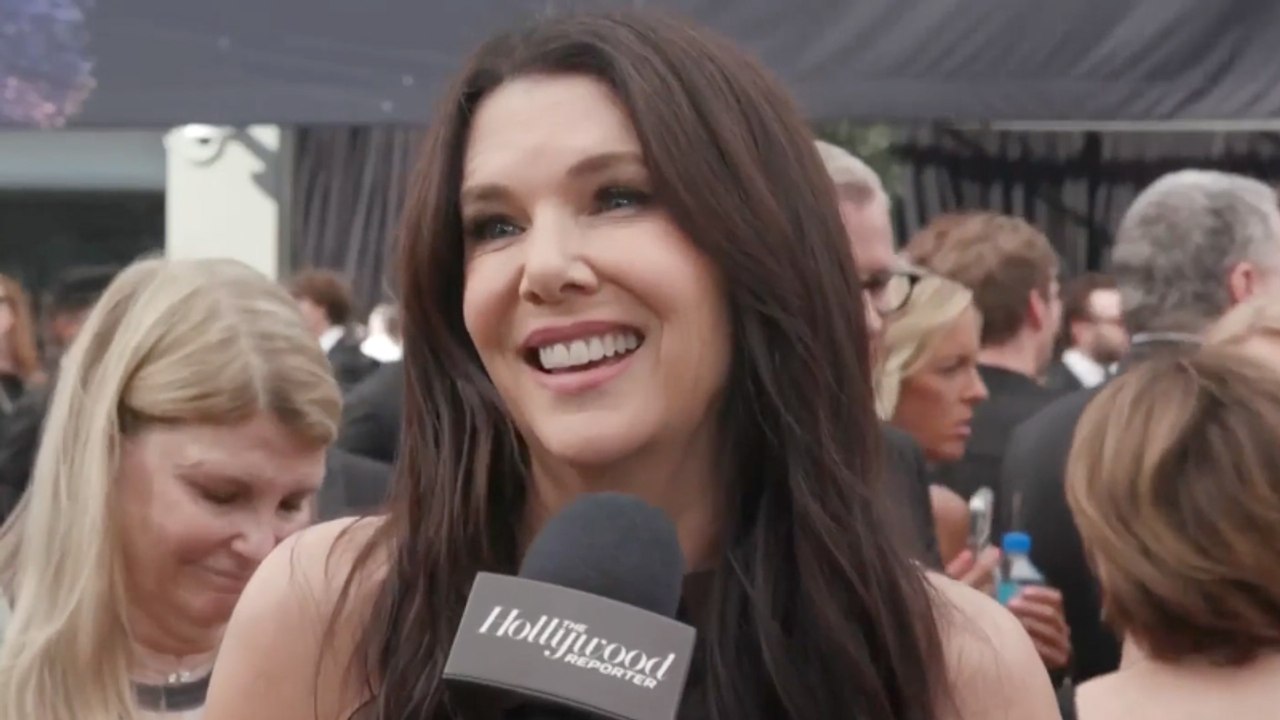 Lauren Graham Talks Reuniting With Her 'Gilmore Girls' Cast at the Emmy Awards | Emmys 2025