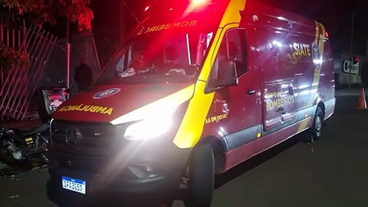 Susto! Saveiro invade condomínio em acidente de trânsito na Rua Minas Gerais