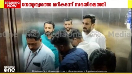 രാഹുലിനെ സഭയിലേക്ക് അനുഗമിച്ച് നേമം ഷജീർ; പ്രതിപക്ഷ നിരയിലെ ഏറ്റവും പുറകിലെ സീറ്റിൽ ഇരിക്കും