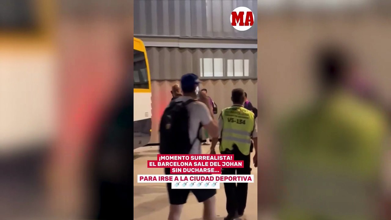 Surrealista momento de los jugadores Barça: al autobús sin ducharse ni cambiarse