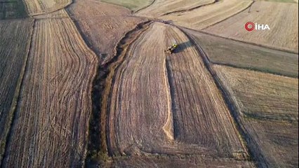 Ardahan’da arpa ve buğday hasadı sürüyor