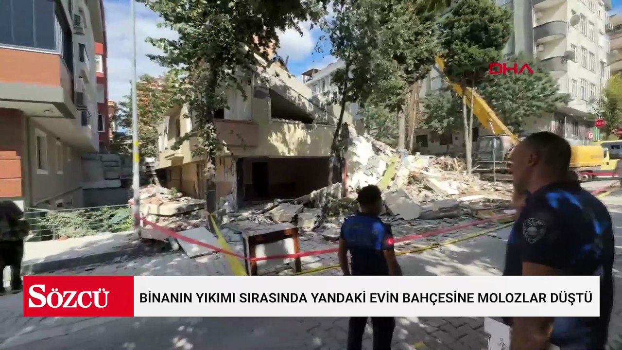 Avcılar'daki binanın yıkımı sırasında yandaki evin bahçesine molozlar düştü