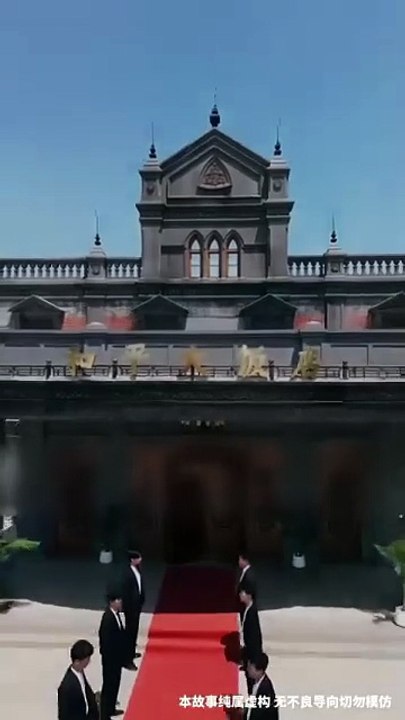 The Mob Boss unintentionally helped a young beggar