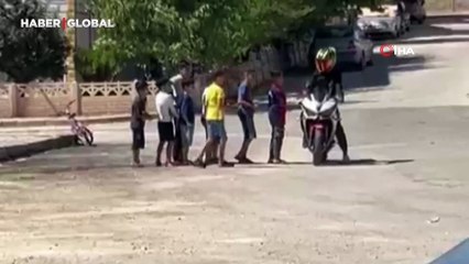 Adres Elazığ: Motorcu ile çocuklar arasında renkli anlar