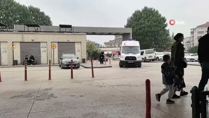 Bursa'da Kontrolden çıkan otomobil demir bahçe kapısına çarptı