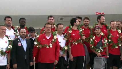 Avrupa ikincisi 12 Dev Adam, yurda döndü