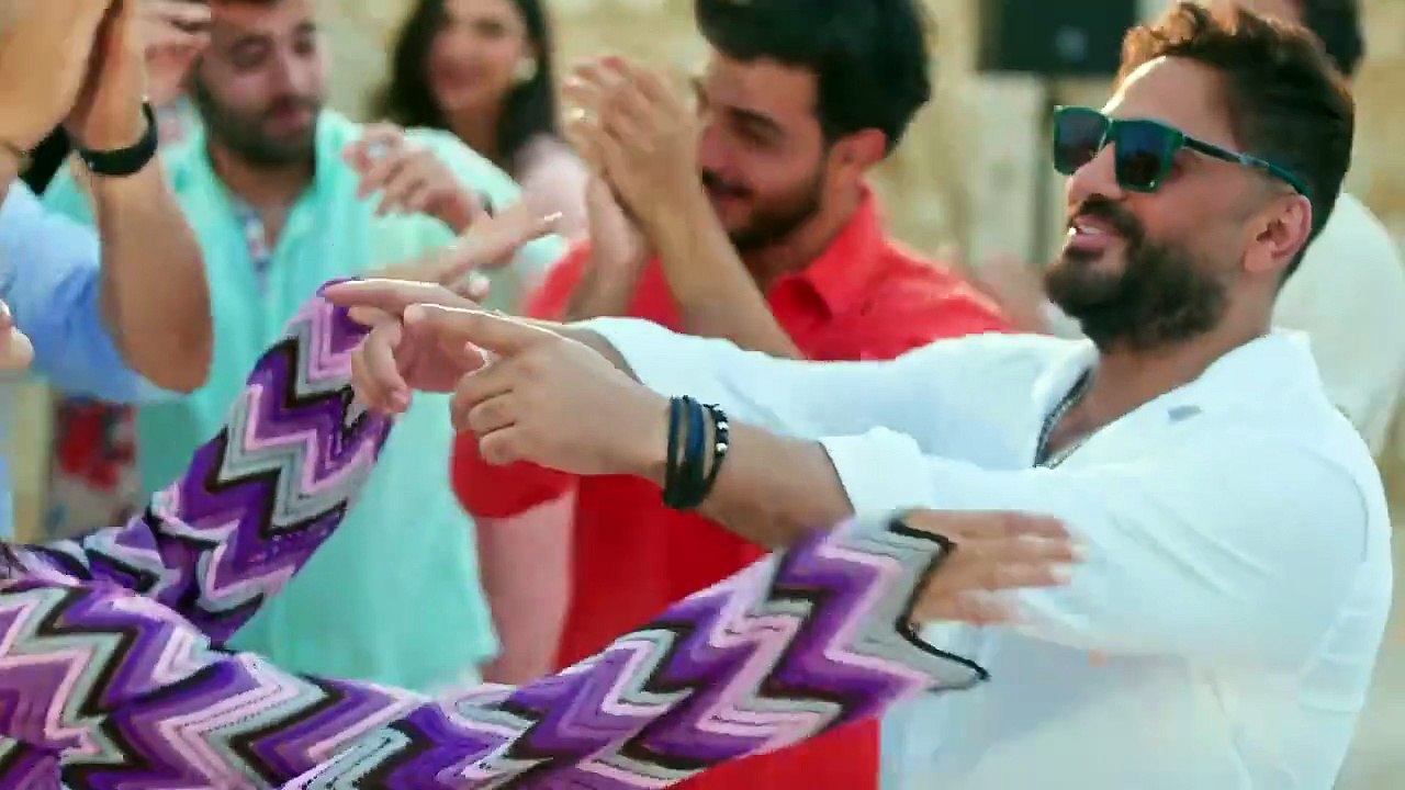 Tamer Hosny _ Al Shami - Maleket Gamal El Kon (Official Video) _ تامر حسني والشامي - ملكة جمال الكون