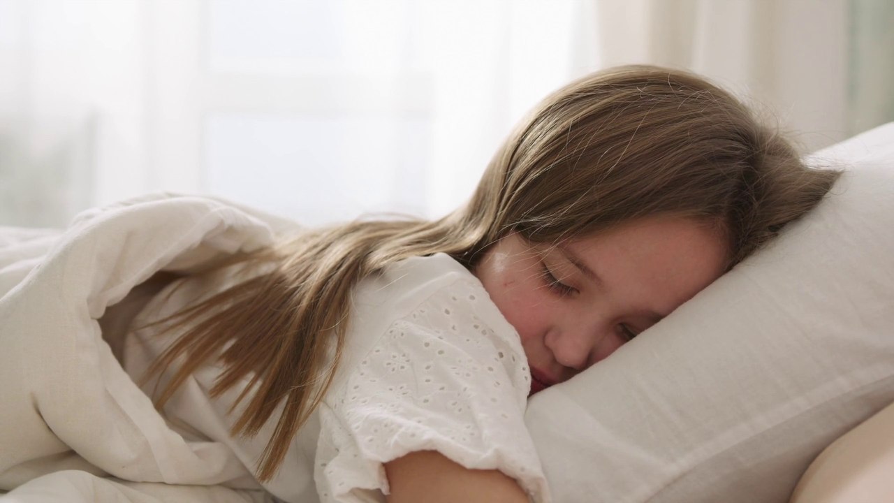 Disturbi nel sonno nei bambini, i consigli per guidarli nel riposo