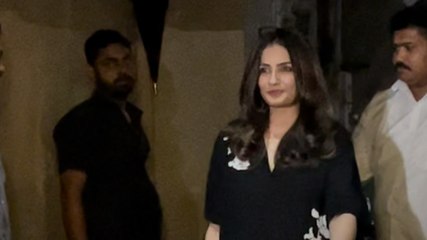ब्लैक आउटफिट में Raveena Tandon का स्टाइलिश अंदाज
