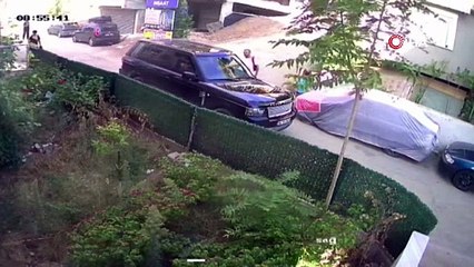 Çocuklarını okula götüren babaya tokat attı