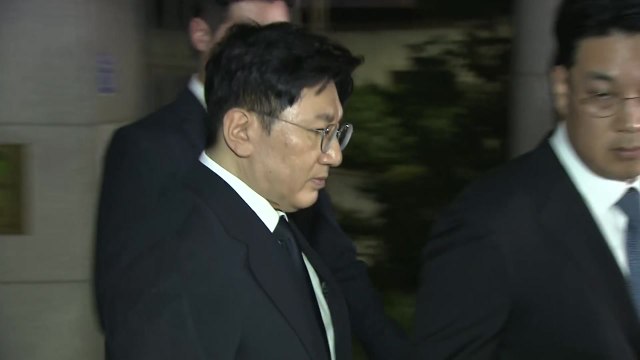 '1,900억 부당이득 혐의' 방시혁, 14시간 경찰 소환조사 / YTN