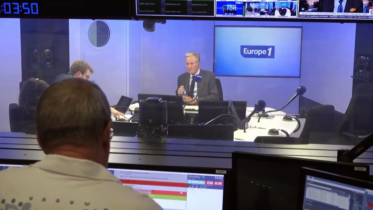 «C'est sans doute le début d'un séisme» : la pétition de Philippe de Villiers pour un référendum sur l'immigration franchit le million de signatures