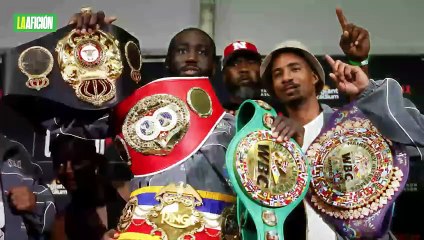 Terence Crawford le devuelve a Canelo Álvarez sus cinturones de campeón mundial