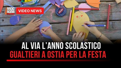 Ostia, Gualtieri alla festa dei bimbi per l'apertura dell'anno scolastico. Protesta delle precarie "No al concorso"