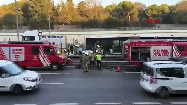 İstanbul'da metrobüs yangını: Yolcuların korku dolu anları kamerada!