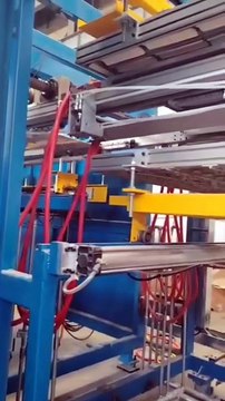 Ligne de production de réfrigérateurs d’occasion, ligne de formage sous vide multi-stations d’occasion pour armoire et doublure de porte,