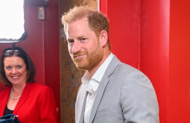 El príncipe Harry tiene la intención de 'centrarse' más en su padre, el rey Carlos, durante el próximo año