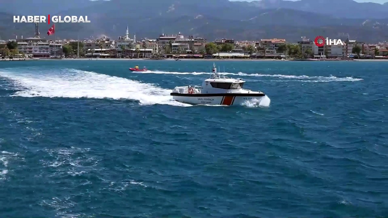 Edremit açıklarında terk edilmiş teknenin sahibi her yerde aranıyor