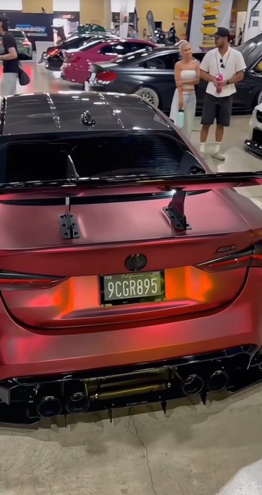 Burgundy heartbeat♥ #This is the ceiling #This damn oppressive feeling#Sports car attack# Wine Red Four would you choose M Power or AMG